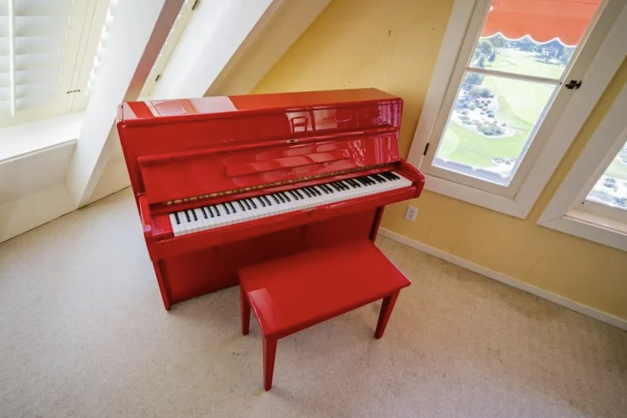 A red lacquer piano and matching bench belonging to Doris Day, who never learned to play the instrument, achieved $35,000 against an estimate of $2,000-$3,000 in April 2020. Image courtesy of Julien’s Auctions and LiveAuctioneers.