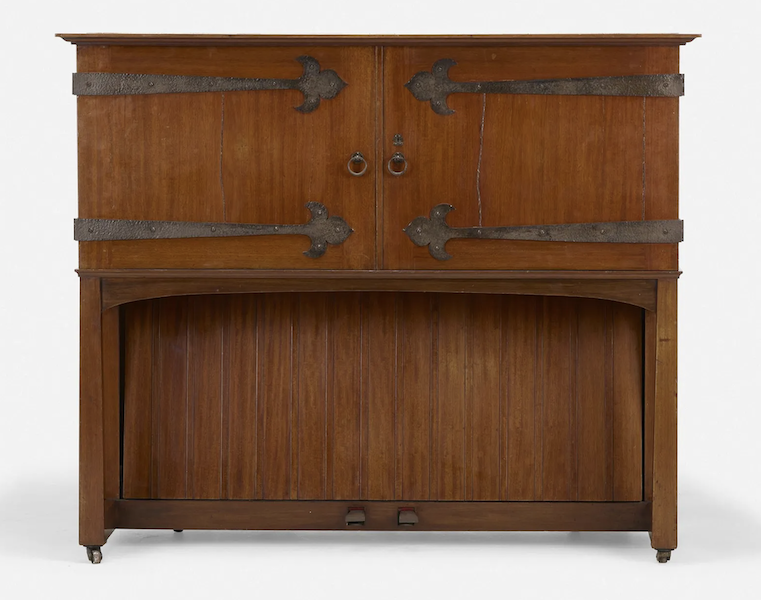 A circa 1905-1910 Manxman upright piano designed by M.H. Baillie Scott, with musical elements by John Broadwood & Sons, attained $4,000 plus the buyer’s premium in January 2022. Image courtesy of Rago Arts and Auction Center and LiveAuctioneers