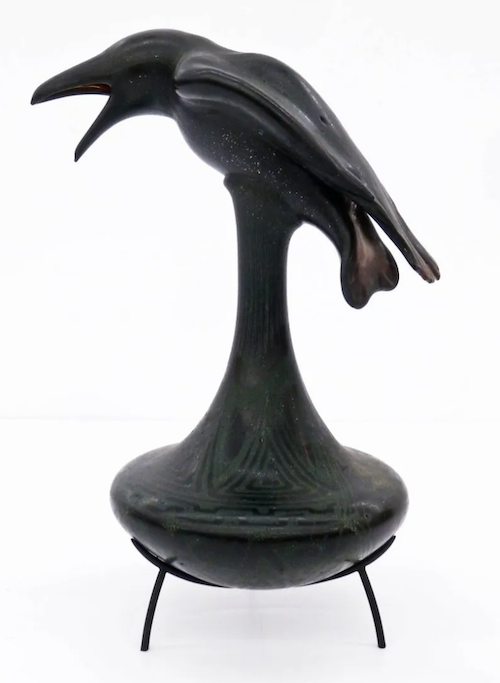 William Morris’s 1999 carving ‘Crow on Bottle’ brought $35,000 plus the buyer’s premium in October 2016. Image courtesy of MBA Seattle Auction and LiveAuctioneers.