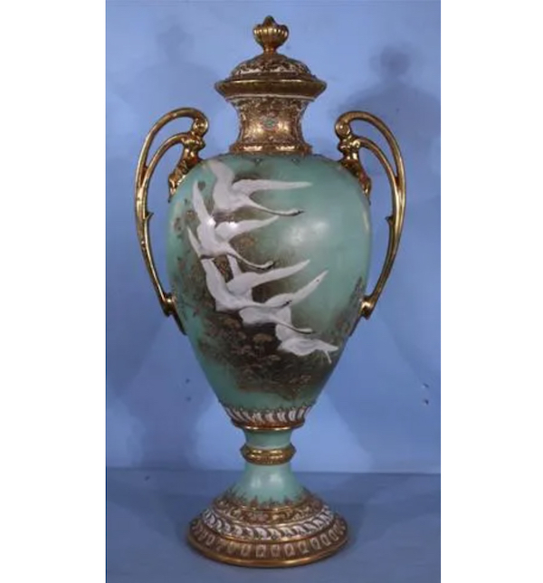 A 23in-tall Nippon porcelain urn having swan and jewel decoration brought $5,500 plus the buyer’s premium in October 2019. Image courtesy of Stevens Auction Company and LiveAuctioneers.