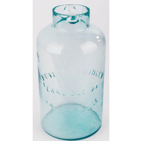 An aqua-hued Huyett & Fridley fruit jar brought $700 plus the buyer’s premium in December 2021. Image courtesy of Keystone Auction LLC and LiveAuctioneers.