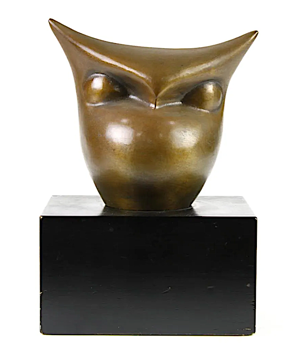A bronze owl sculpture by Beniamino Bufano achieved $7,500 plus the buyer’s premium in October 2019. Image courtesy of Clars Auction Gallery and LiveAuctioneers.
