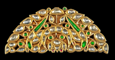 A Mughal Empire gold pendant inlaid with kundan-set green glass, white topaz and rubies sold for $2,500 plus the buyer’s premium in December 2021. Image courtesy of Artemis Gallery and LiveAuctioneers