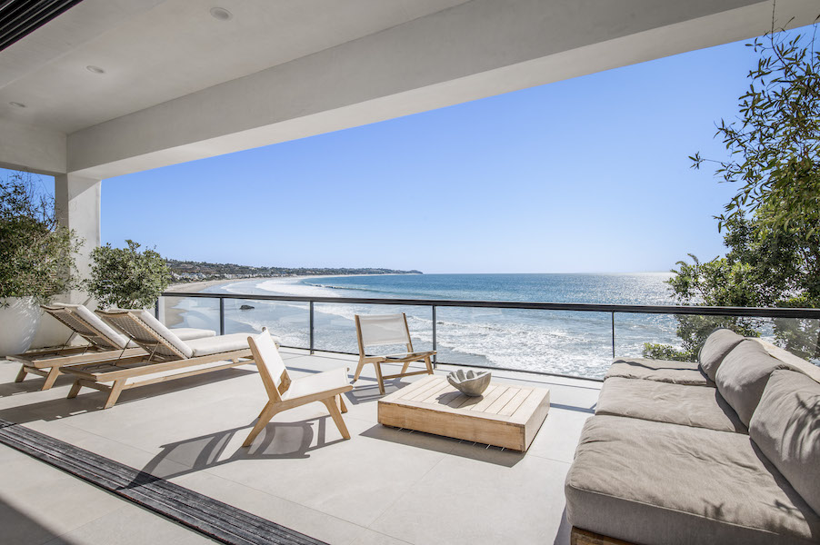  Steve McQueen’s onetime Malibu beach home has been updated into a 4,300-square-foot property with several wide decks. Photo by The Luxury Level. Courtesy of TopTenRealEstateDeals.com
