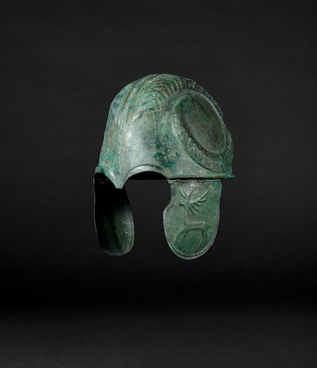 Pseudo-Chalcidian bronze helmet with ram’s horns, €25,000