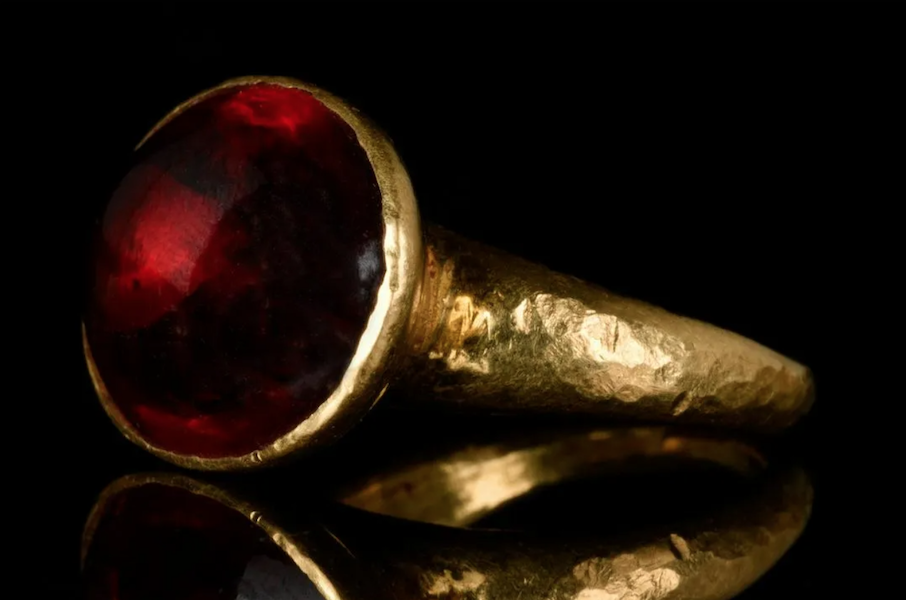 A medieval gold ring centered on a garnet made $13,000 plus the buyer’s premium in May 2021. Image courtesy of Apollo Art Auctions and LiveAuctioneers.