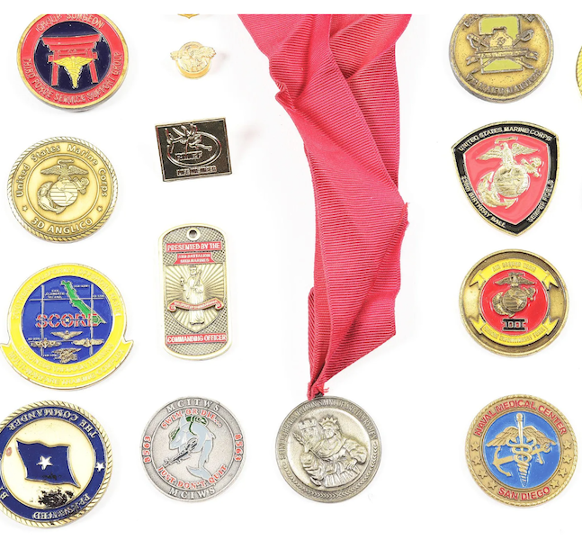 A group lot of 55 US military challenge coins and insignia brought $350 plus the buyer’s premium in December 2020. Image courtesy of Dan Morphy Auctions and LiveAuctioneers.