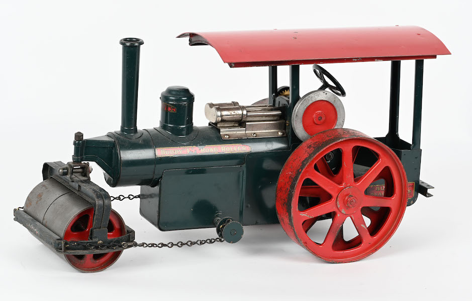 Buddy ‘L’ 19in pressed-steel Road Roller with nice paint and decals. VG-Excellent condition with possibly repainted roof. Sold for $6,457 against an estimate of $1,500-$2,000. Image courtesy of Milestone Auctions