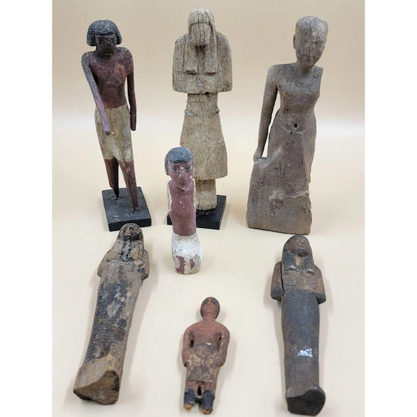 A seven-piece group of Egyptian funerary soldiers, boatsmen and pharaohs dating to between 2134 to 1776 B.C., meant to be placed in a tomb, earned $2,600 plus the buyer’s premium in January 2022. Image courtesy of Rbfinearts and LiveAuctioneers
