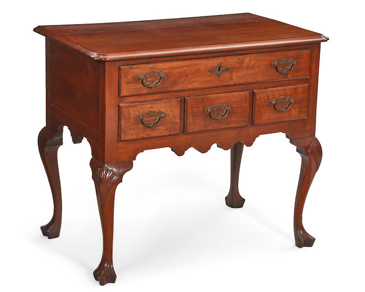 18th-century American Queen Anne mahogany dressing table, estimated at $2,000-$3,000