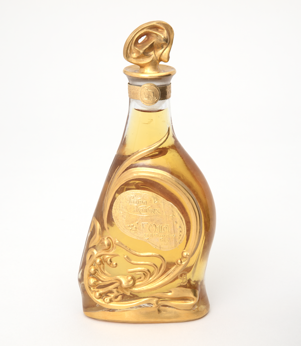 Kantirix perfume bottle, 1899; designed by Hector Guimard (French, 1867–1942); produced by F. Millot (Paris, France). Glass, gold; 19.7 by 9 by 5cm (7 3/4 by 3 1/2 by 2 1/2in.). Christie Mayer Lefkowith collection, New York; Photo: Matt Flynn © Smithsonian Institution 