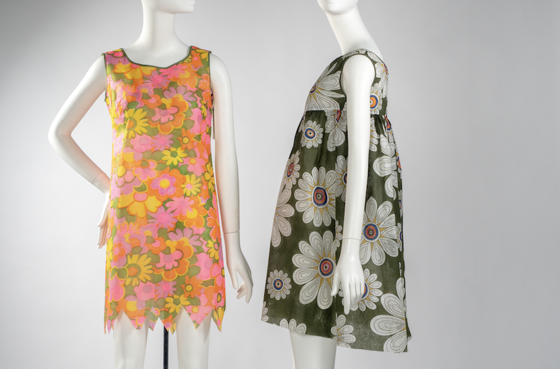 (Left to right) Misty Modes Daisy Mae shift, 1960s, printed Du Pont Reemay spunbonded polyester, collection of Phoenix Art Museum, gift of Kelly Ellman; James Sterling Paper Fashions dress, 1960s, printed Du Pont Reemay spunbonded polyester, collection of Phoenix Art Museum, gift of Kelly Ellman. Courtesy of Phoenix Art Museum, photo credit Airi Katsuta 