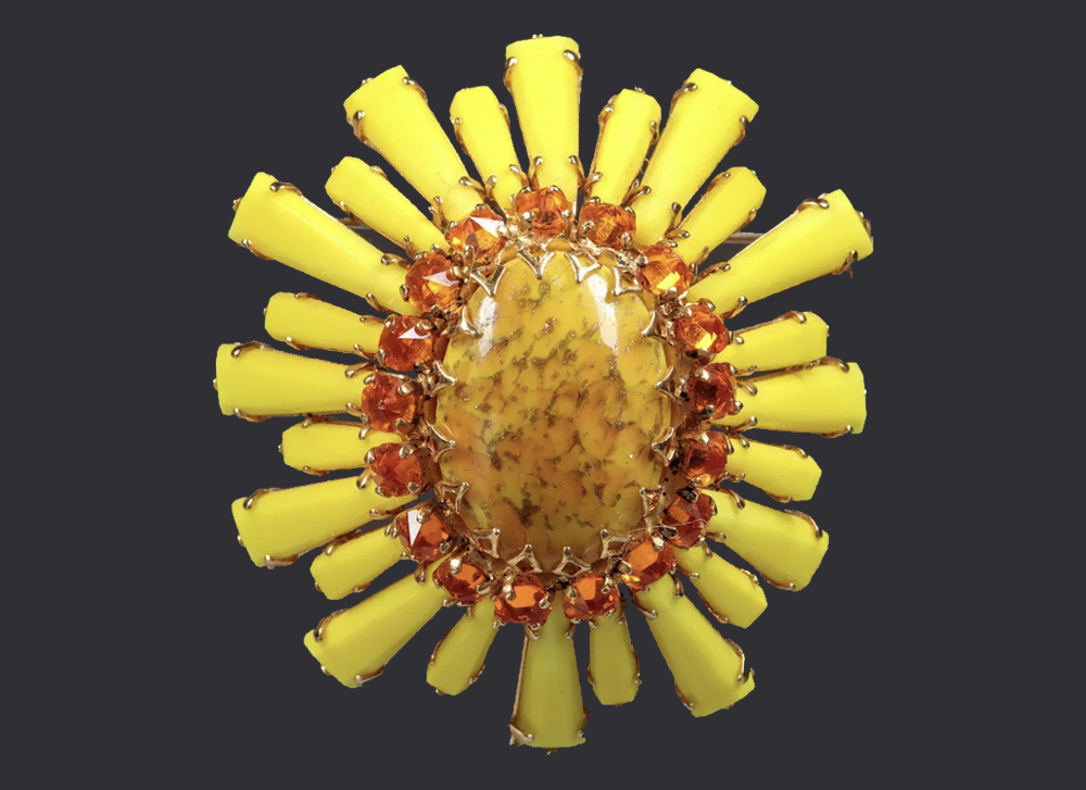A large sunflower-like costume jewelry brooch, unsigned but verified as a work by Schreiner, achieved $1,900 plus the buyer’s premium in December 2022. Image courtesy of Soulis Auctions and LiveAuctioneers