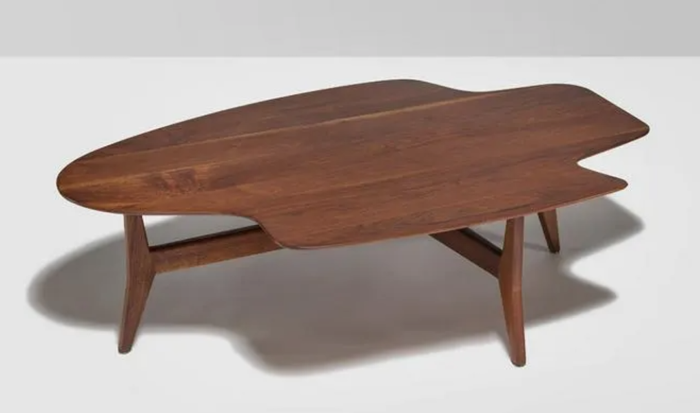 A 1949 Jens Risom coffee table in walnut earned $9,137 plus the buyer’s premium in December 2021. Image courtesy of Piasa and LiveAuctioneers.