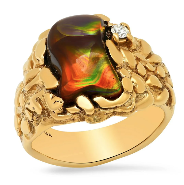 A 14K gold man’s ring centered on a polished iridescent ammonite sold for $1,400 plus the buyer’s premium in September 2021. Image courtesy of Riverside Galleries and LiveAuctioneers.