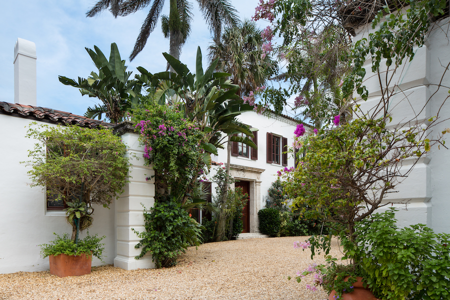 Exterior of Fred and Kay Krehbiel’s Palm Beach, Florida home. Image courtesy of Hindman, photo by Tom Rossiter