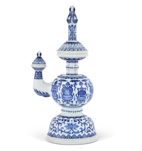 Chinese Imperial porcelain ewer poured it on at Doyle, selling for $441K