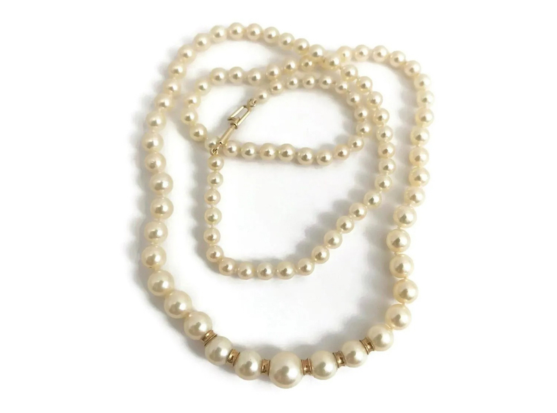 Mid-century 18K gold and graduated white pearl 20-inch necklace, estimated at $1,000-$1,200