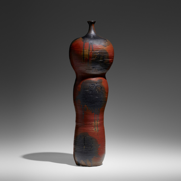 Toshiko Takaezu, Untitled, estimated at $15,000-$20,000. Image courtesy of Rago Arts and Auction Center