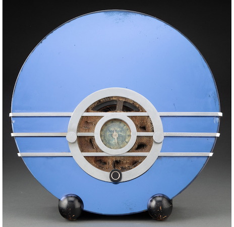 Walter Dorwin Teague Model 566 Bluebird radio, estimated at $1,200-$1,800. Image courtesy of Heritage Auctions, ha.com