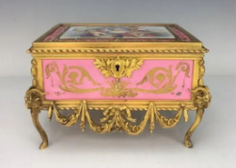 A circa-1880 ormolu-mounted Sevres box, signed by Alphonse Giroux, achieved $3,000 plus the buyer’s premium in November 2021. Image courtesy of Louvre Antique Auction and LiveAuctioneers.