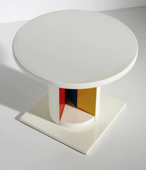 This rare coffee table, designed by Eileen Gray in 1928, brought €9,600 (about $10,539) in November 2022. Image courtesy of Capitoliumart s.r.l. and LiveAuctioneers.