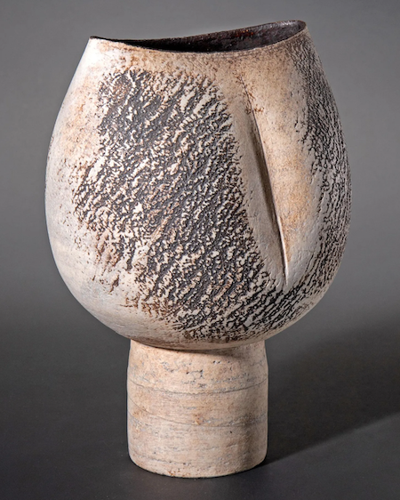 This vase by British studio ceramicist Hans Coper made €46,000 (about $51,185) plus the buyer’s premium in April 2023. Image courtesy of Kunst & Design Auktionshaus and LiveAuctioneers.
