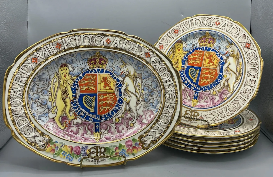 A collection of plates and a platter created circa 1936 to celebrate King Edward VIII’s coronation, which was canceled when he abdicated the British throne to marry an American divorcee, made $500 plus the buyer’s premium in July 2022. Image courtesy of Briggs Auction, Inc. and LiveAuctioneers.
