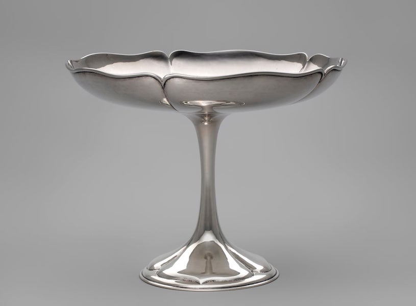 Fluted compote, sterling silver, early 20th century, the Kalo Shop, Chicago. On loan from the Jordan Schnitzer Museum of Art: Loan of Margo Grant Walsh, New York. L2021:24.5, L2023.0201.040. Courtesy of SFO Museum