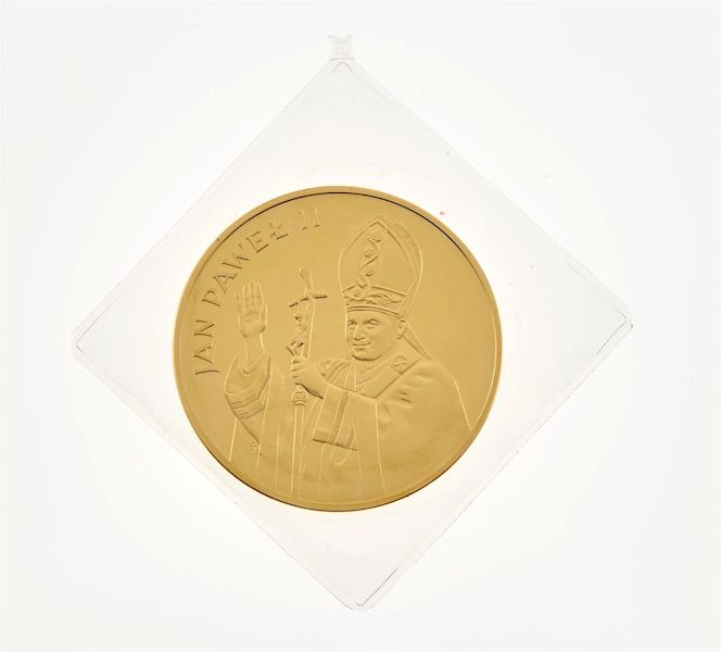 Poland 1982 10,000 Zlotych papal visit in gold Y #140, which carries an estimate of $3,000-$5,000. Image courtesy of Doyle NY and LiveAuctioneers