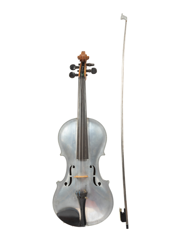 Aluminum and Tiger Maple violin and bow, estimated at $2,000-$4,000. Image courtesy of Hindman