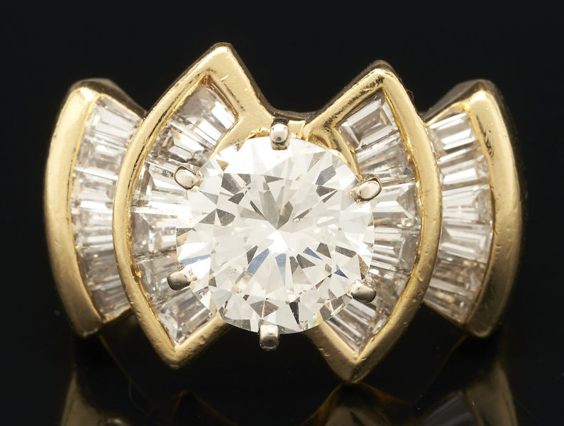 18K gold ring with GIA-certified 2.71-carat diamond, estimated at $16,000-$18,000. Image courtesy of Case