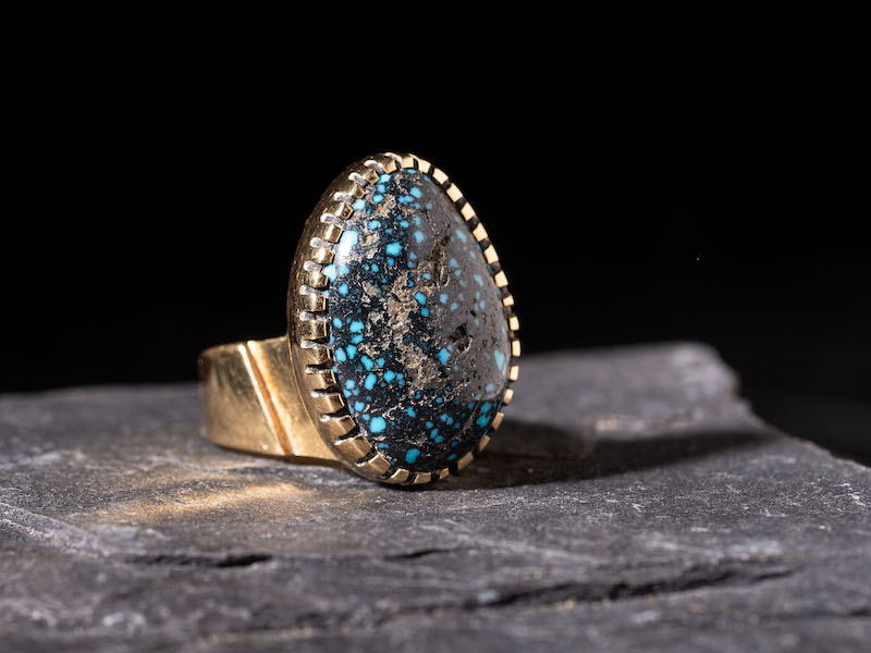Charles Loloma Lander turquoise and 18K gold ring, estimated at $18,000-$22,000. Image courtesy of Hindman