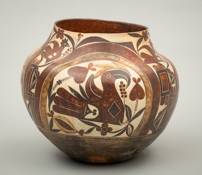 Maker formerly known [Haak'u (Acoma Pueblo)], polychrome water jar, circa 1880–90. Clay and pigment, 16 by 17 1/2 by 17 1/2in. Collection of Shelburne Museum, Anthony and Teressa Perry collection of Native American art. 2022-16.4. Photography by Andy Duback. 