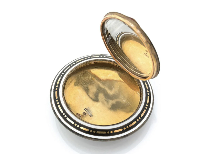 A Faberge Henrik Wigstrom compact in enameled silver from the 1900s sold for €1,200, or $1,310 plus the buyer’s premium in June 2022. Image courtesy of Piasa and LiveAuctioneers.