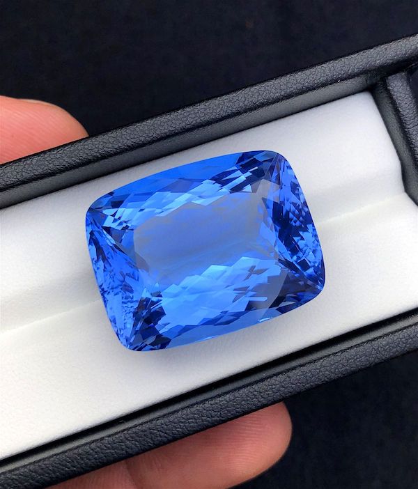 Santa Maria color aquamarine of 66.13 carats, estimated at $28,000-$34,000