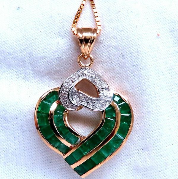 14K gold necklace with emerald and diamond heart-shape pendant, estimated at $900-$1,100