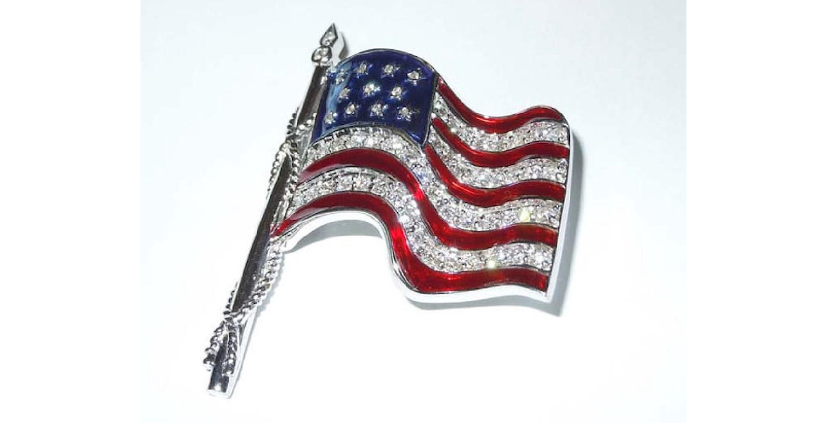 Another angle on an 18K white gold and diamond flag brooch that achieved $3,200 plus the buyer’s premium in May 2017. Image courtesy of Les Antiquites Maison and LiveAuctioneers.