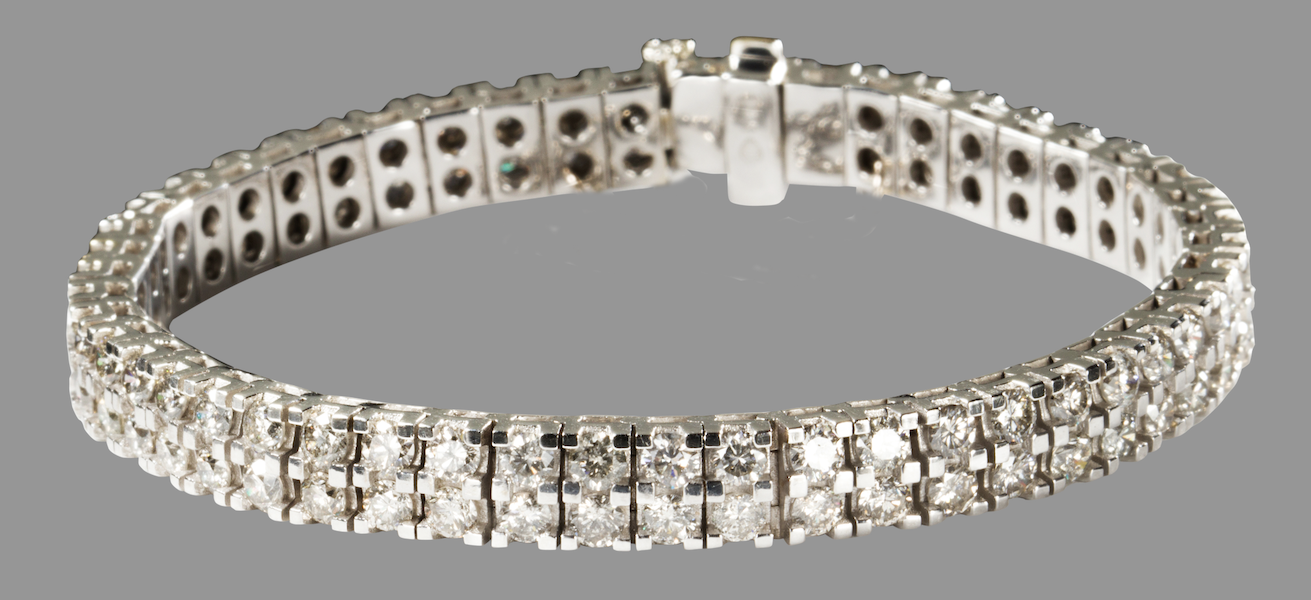 14K white gold and diamond bracelet, estimated at $3,000-$5,000. Image courtesy of Clars Auction Gallery