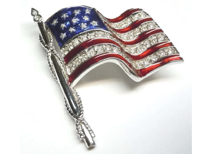 This 18K white gold and diamond flag brooch achieved $3,200 plus the buyer’s premium in May 2017. Image courtesy of Les Antiquites Maison and LiveAuctioneers.