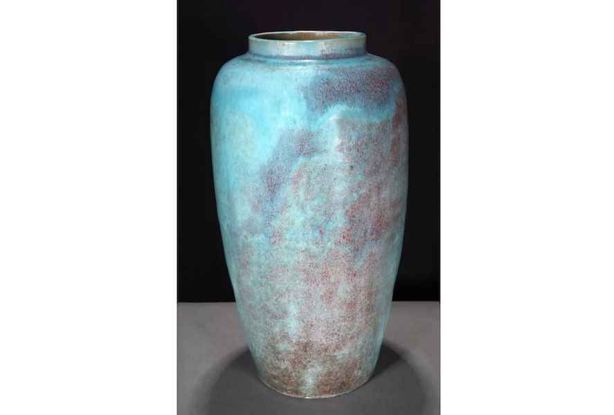 This blue and red floor vase from Pisgah Forest Pottery brought $2,300 plus the buyer’s premium in February 2022. Image courtesy of Slotin Folk Art and LiveAuctioneers.