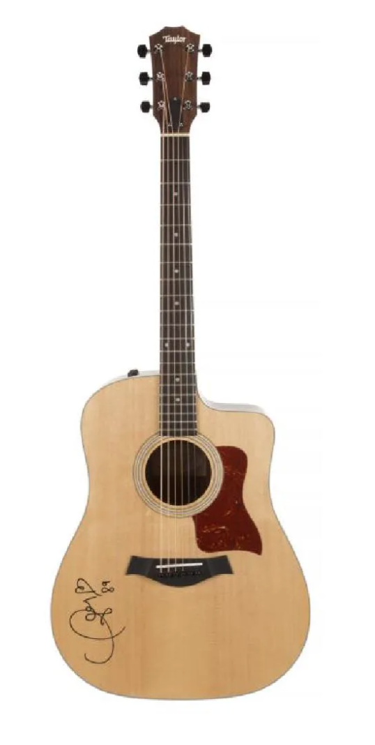 A Taylor Swift-signed guitar brought $2,250 plus the buyer’s premium in May 2018 at Julien’s Auctions. Image courtesy of Julien’s Auctions and LiveAuctioneers.
