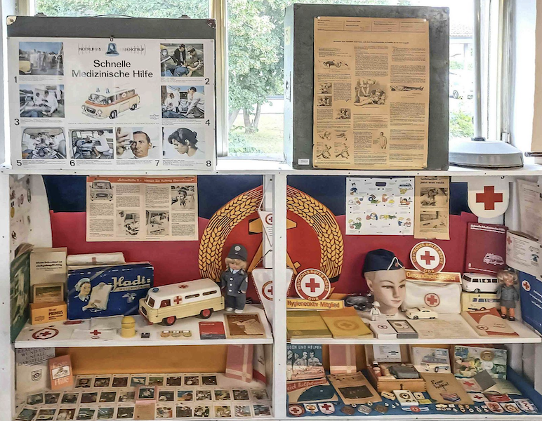 Large mixed lot of ephemera and memorabilia relating to the GDR Red Cross, estimated at €100-€130 ($109-$142). Image courtesy of Historia Auctionata and LiveAuctioneers