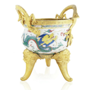 A Chinese famille verte ormolu-mounted bowl on stand took $6,000 plus the buyer’s premium in December 2021. Image courtesy of Shapiro Auctions and LiveAuctioneers.