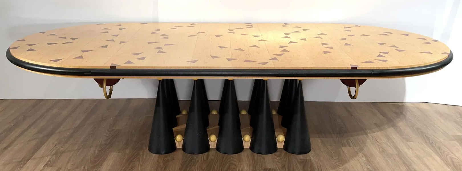 This important 1988 Wendell Castle dining table with inlay purpleheart triangles and dots handily bested its high estimate to earn $57,000 plus the buyer’s premium in May 2021. Image courtesy of Neue Auctions and LiveAuctioneers.