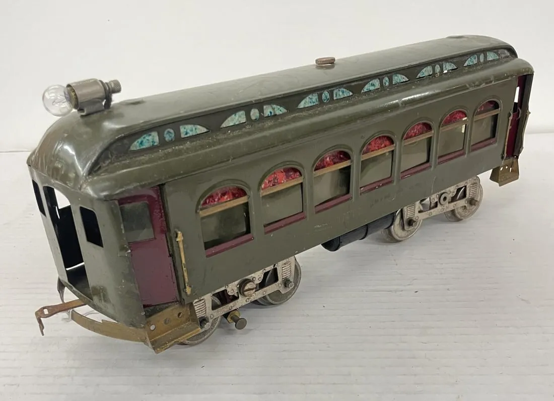 Lionel no. 10 Interurban, which sold for $4,250 ($5,100 with buyer’s premium) at Weiss Auctions.