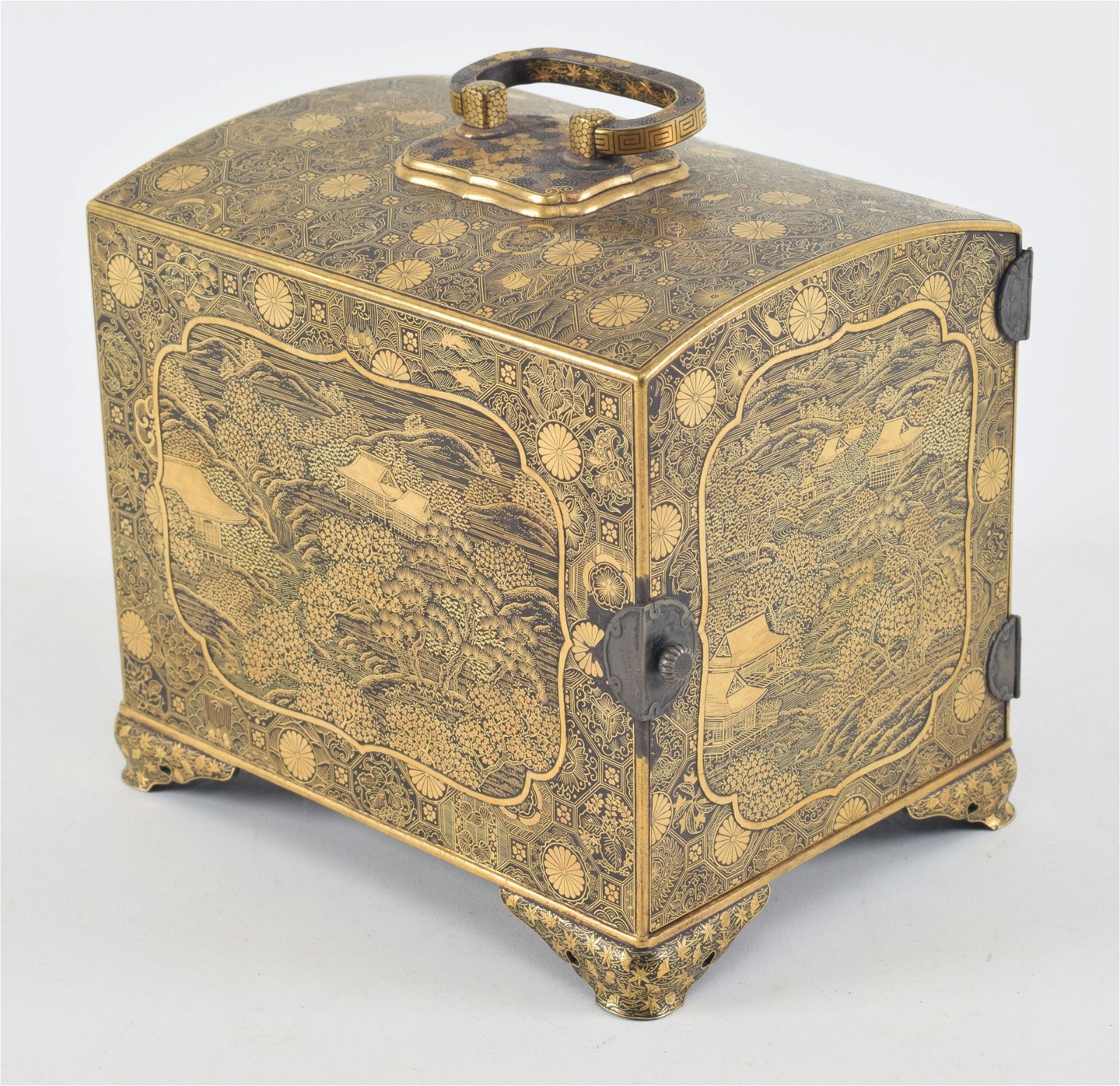 Japanese Meiji-era damascene box, which hammered for $30,000 and sold for $38,100 with buyer’s premium at Tremont Auctions.