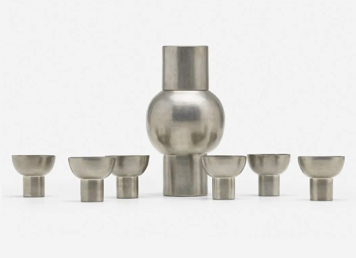 An early cocktail set by Russel Wright epitomized the modernist designs of the Art Deco era. The set, including a pewter cocktail shaker and six cups, achieved $100,000 plus the buyer’s premium in March 2019. Image courtesy of Wright and LiveAuctioneers.