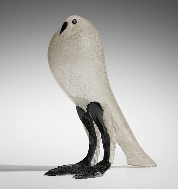 An Ercole Barovier Primavera piccione (pigeon) flew away with $185,000 plus the buyer’s premium in December 2020. Image courtesy of Wright and LiveAuctioneers.