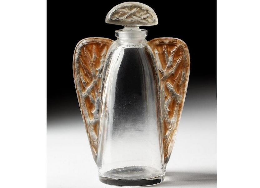Another angle on a 1912 Rene Lalique Oreilles Epines perfume bottle that achieved $70,000 plus the buyer’s premium in April 2022. Image courtesy of Perfume Bottles Auction and LiveAuctioneers.